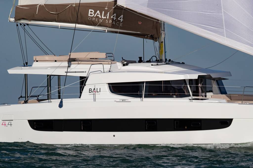 Katamaran Bali 4.4 Breeze