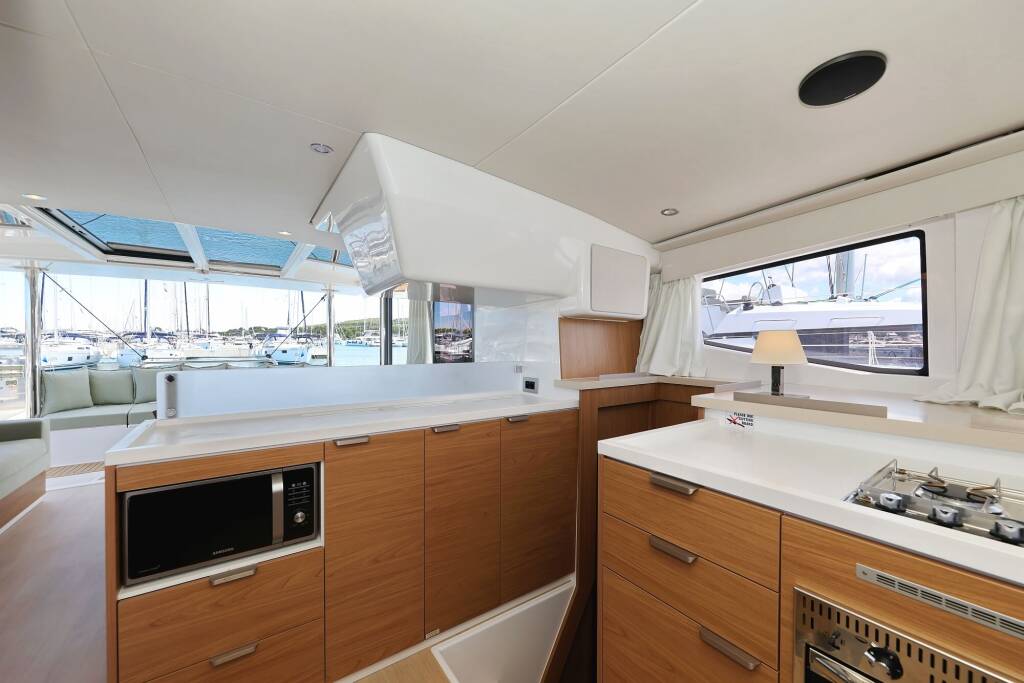 Katamaran Bali 4.4 Breeze