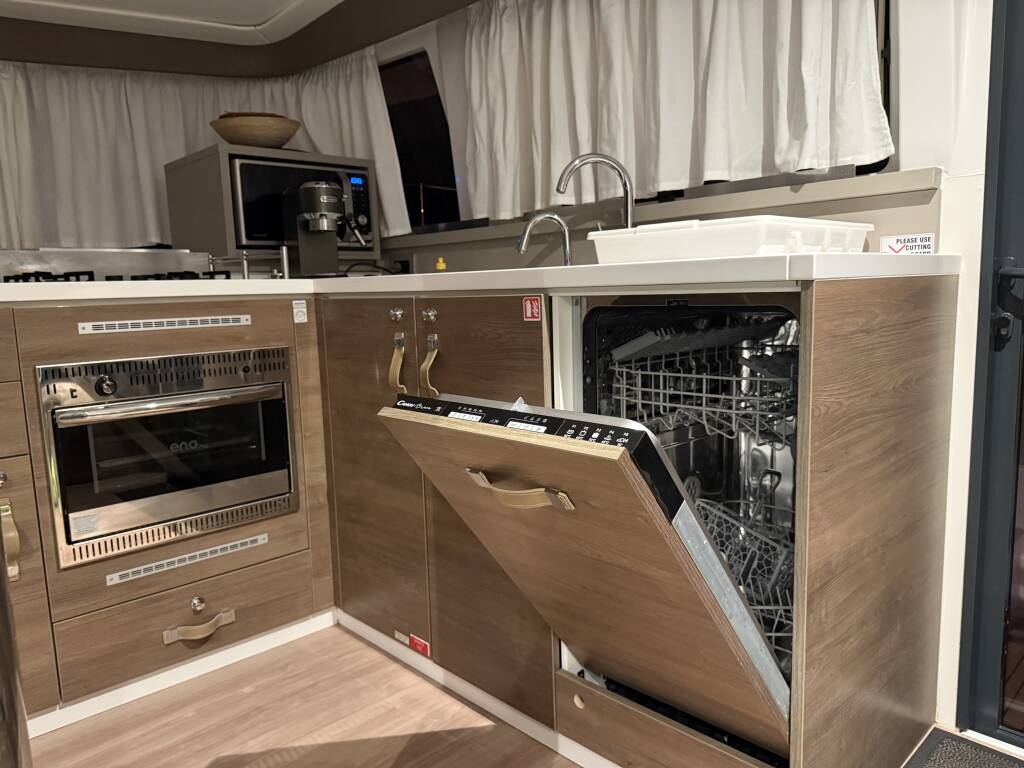 Katamaran Bali 4.4 Thetis