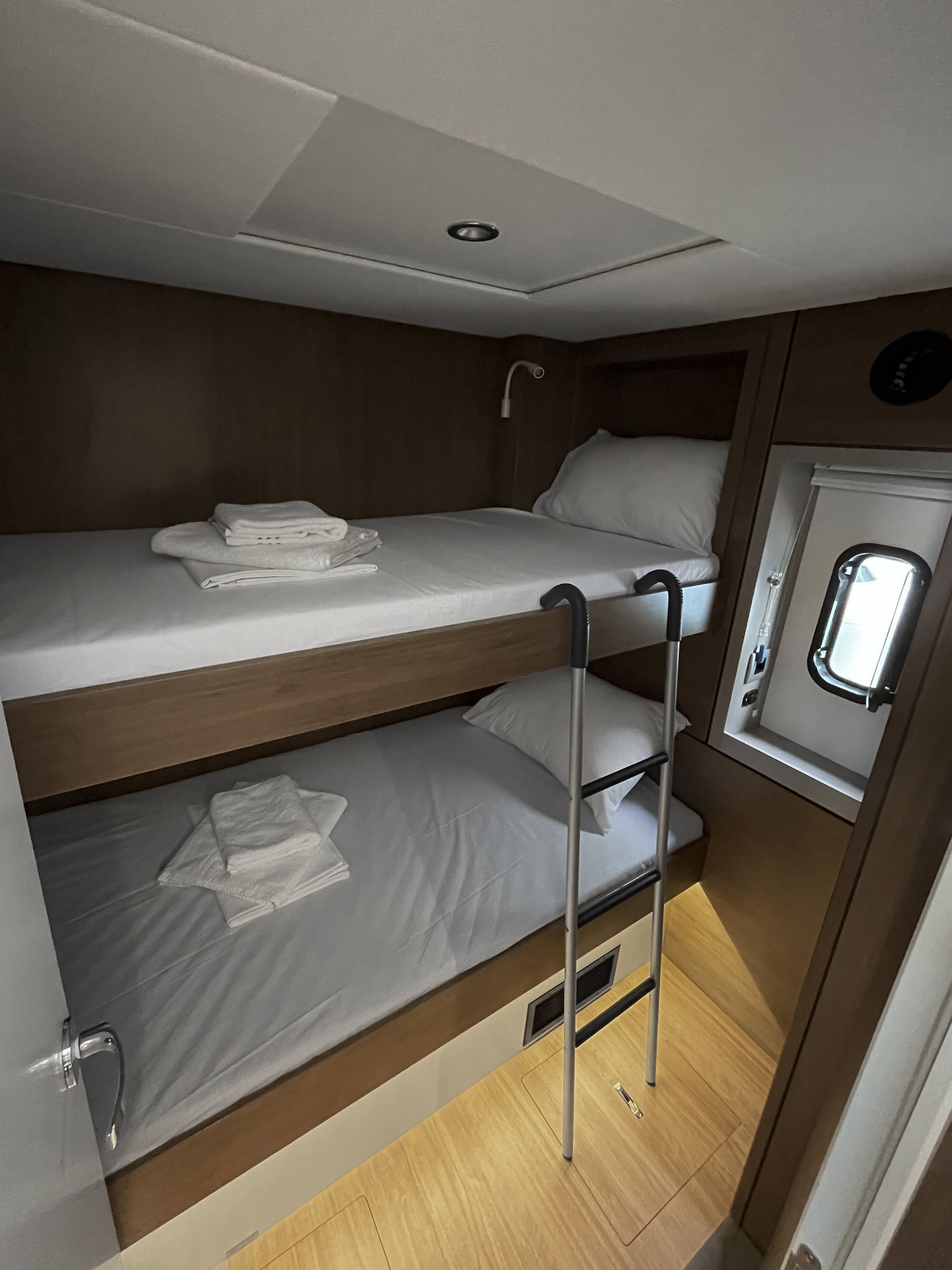 Catamaran Bali 4.6 Enma