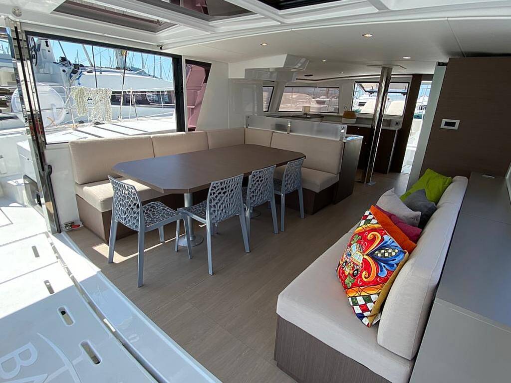 Katamaran Bali 4.6 Star Velvet