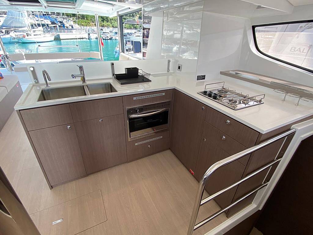 Katamaran Bali 4.6 Star Velvet