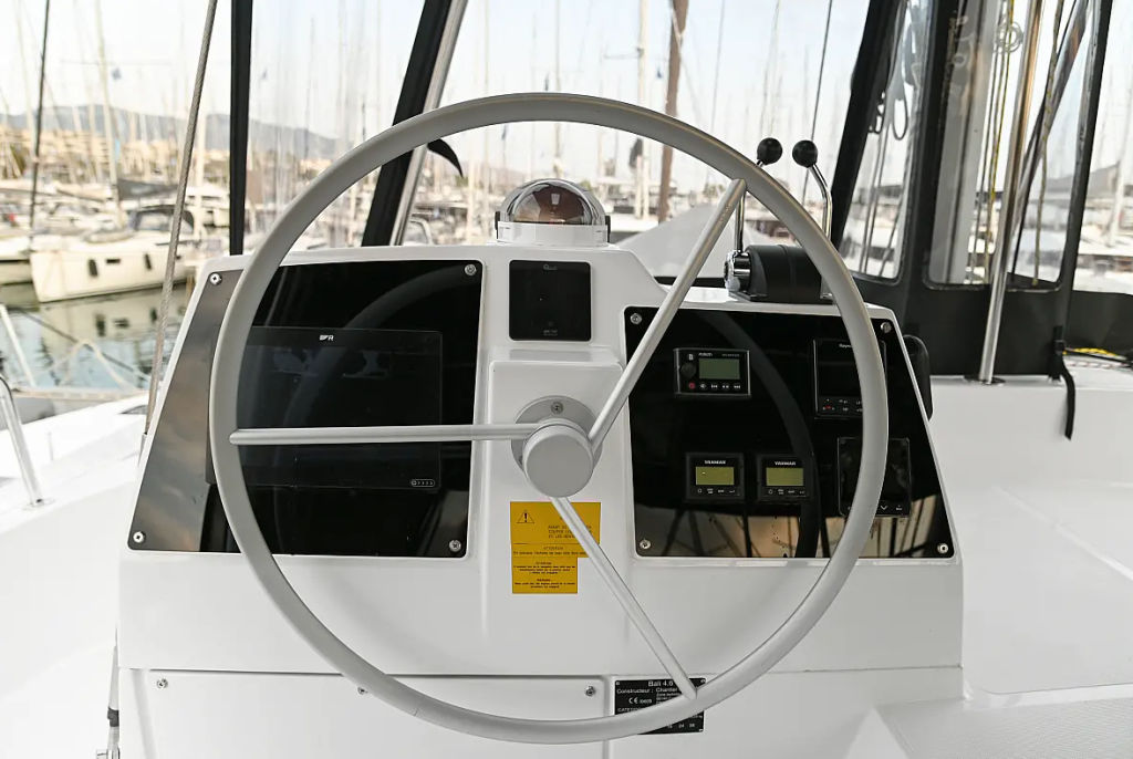 Katamaran Bali 4.6 E. M