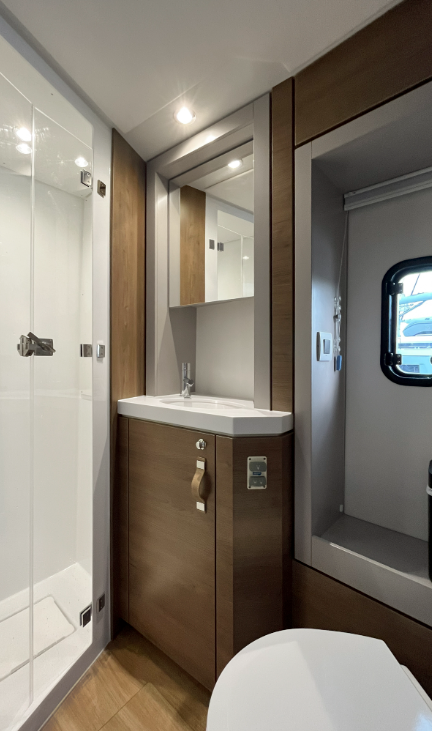 Katamaran Bali 4.6 E. M