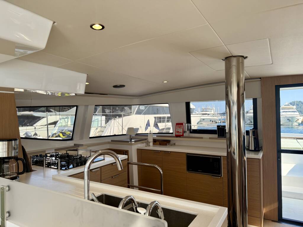 Catamaran Bali 4.6 Amelia