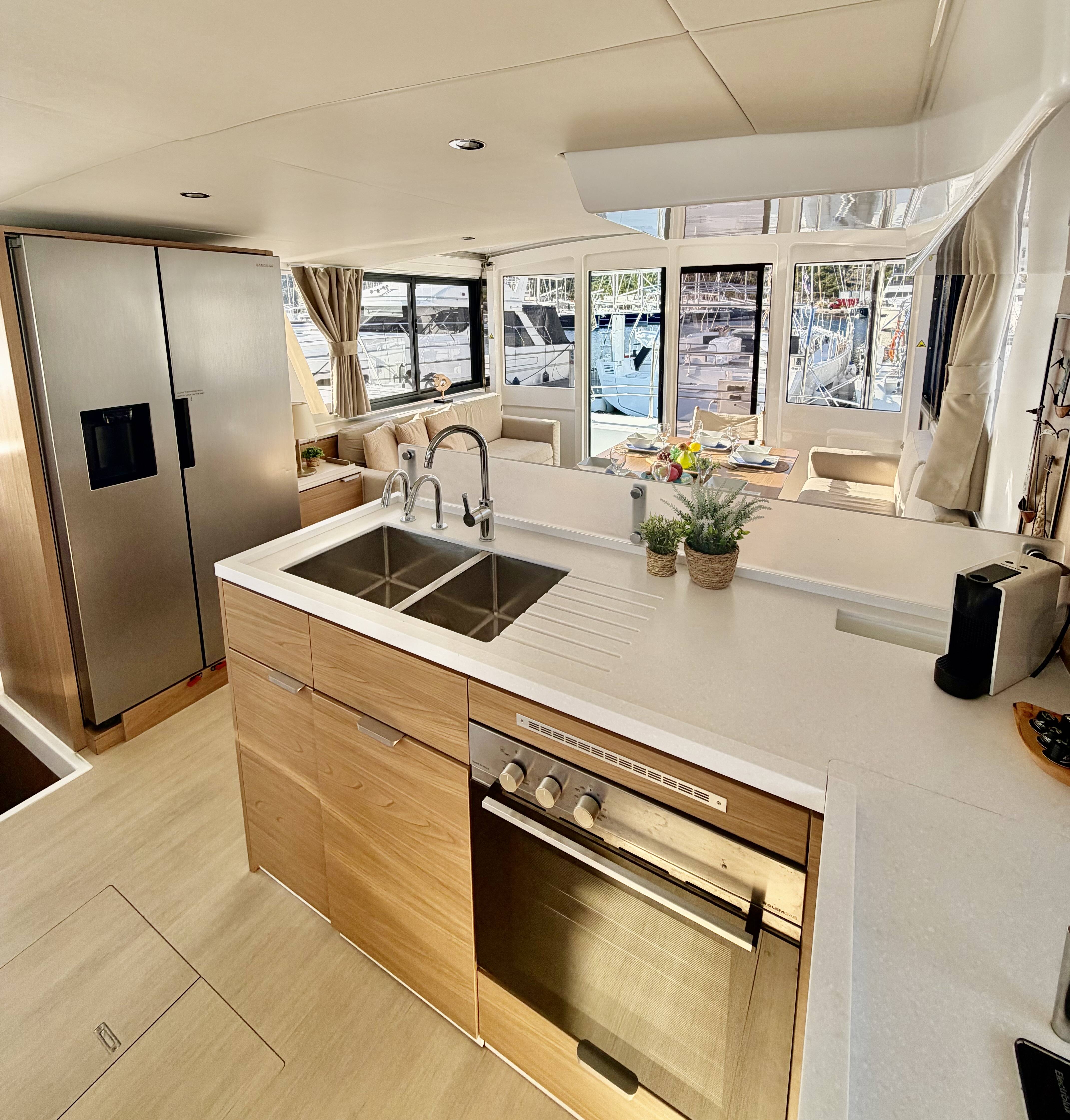 Katamaran Bali 4.6 Friendship