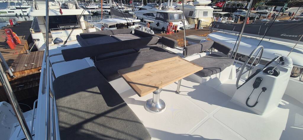 Katamaran Bali 4.6 Royal Salute