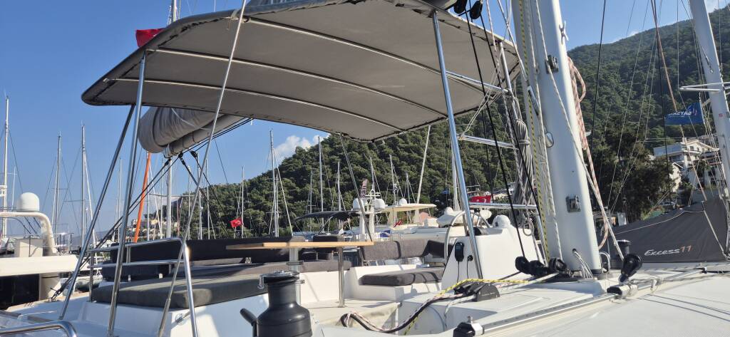 Katamaran Bali 4.6 Royal Salute