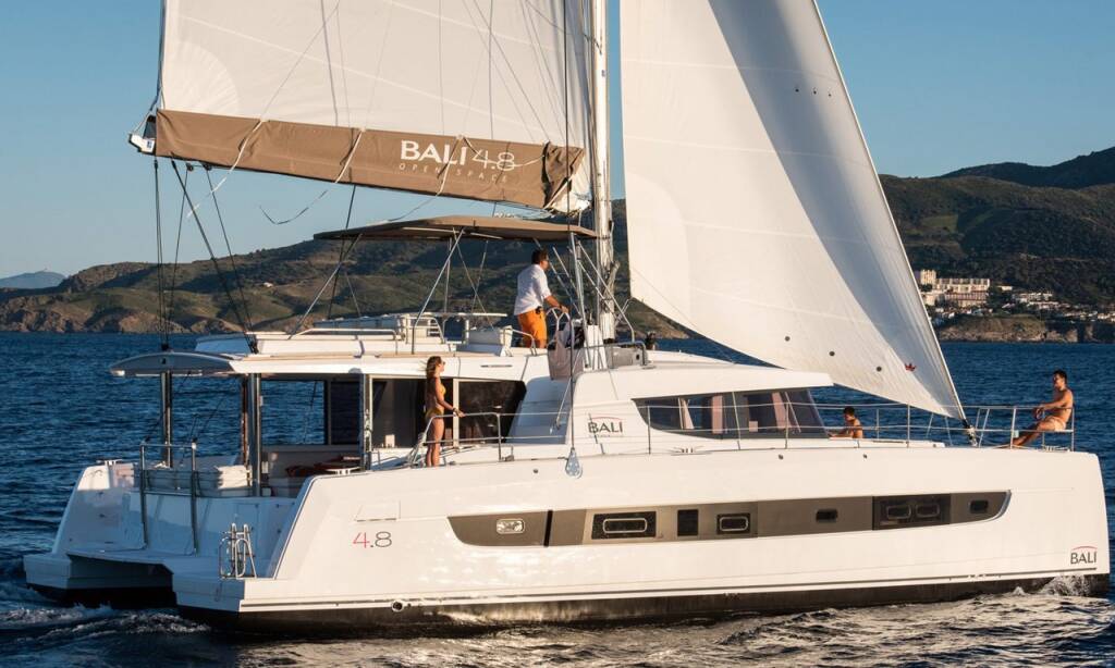 Catamaran Bali 4.8 OW Honour