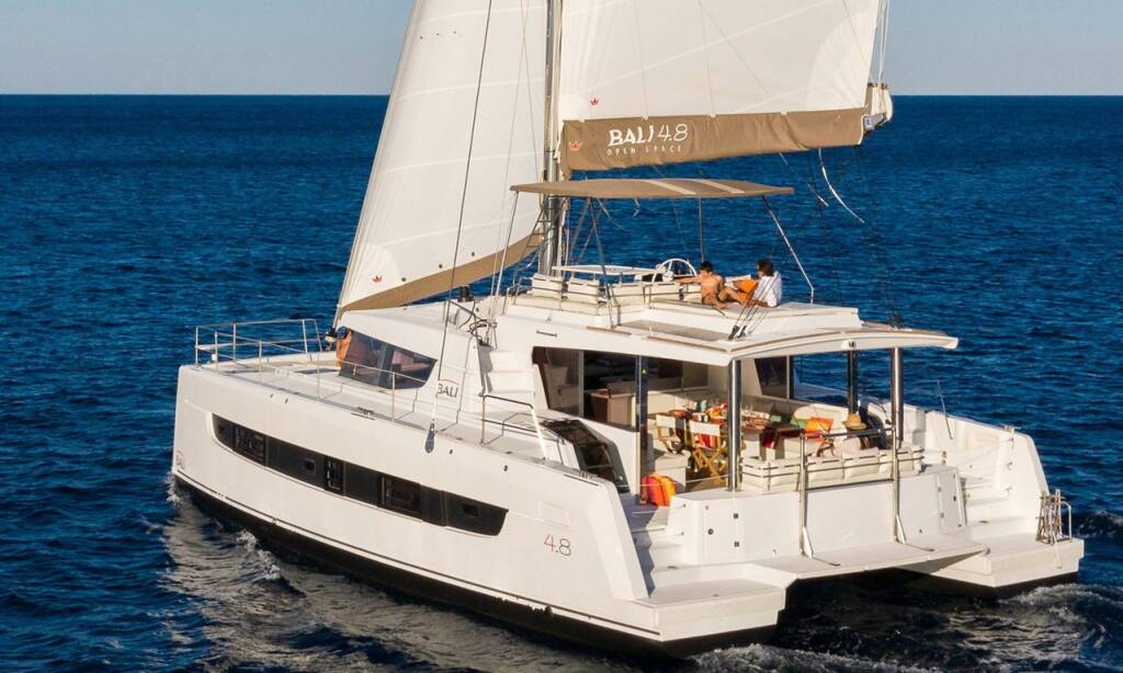 Catamaran Bali 4.8 OW Honour