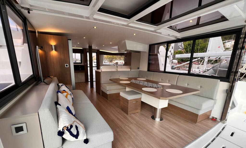Catamaran Bali 4.8 OW Honour
