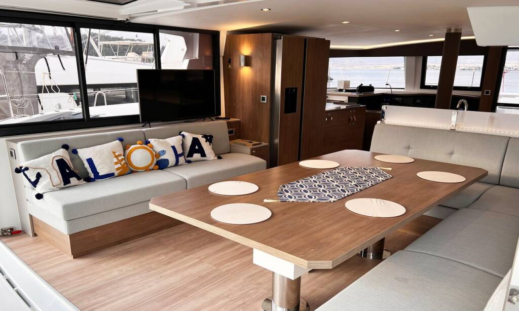Catamaran Bali 4.8 OW Honour