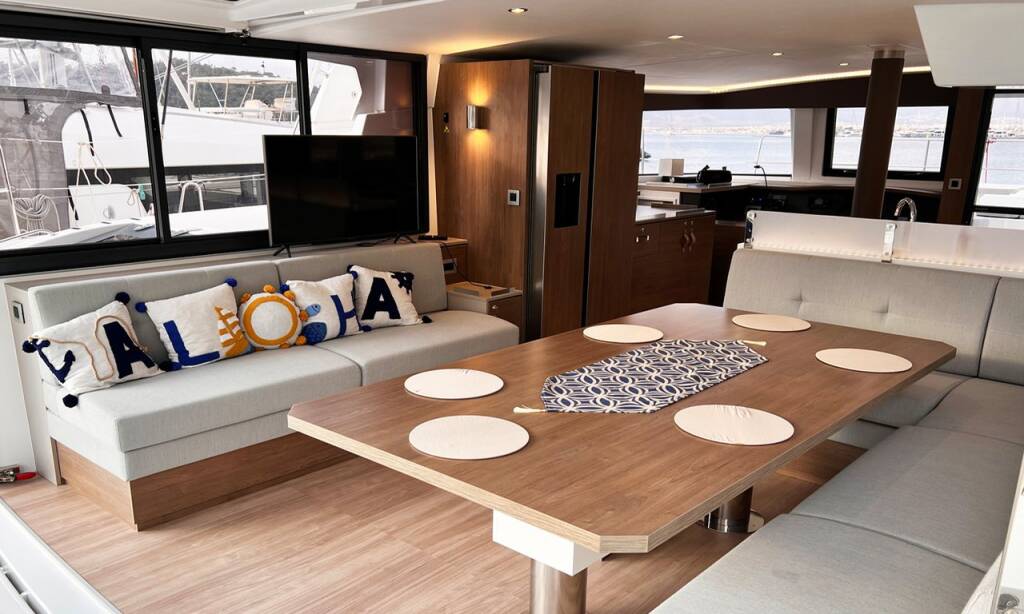 Catamaran Bali 4.8 OW Honour