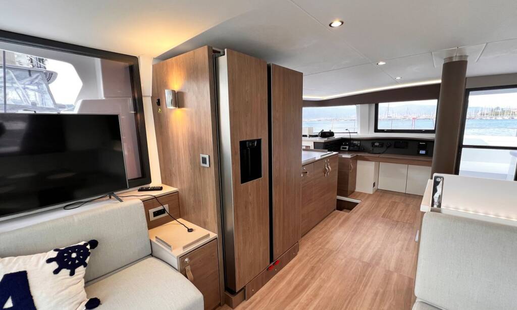 Catamaran Bali 4.8 OW Honour