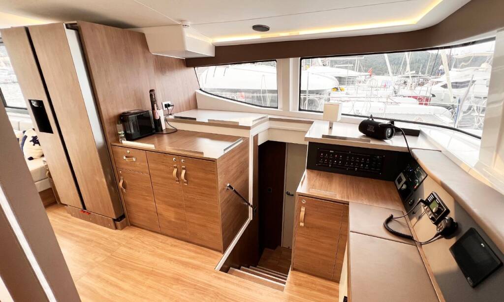 Catamaran Bali 4.8 OW Honour