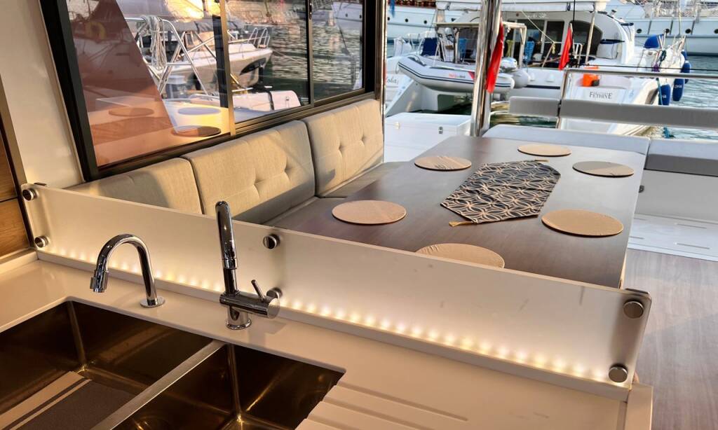 Catamaran Bali 4.8 OW Honour
