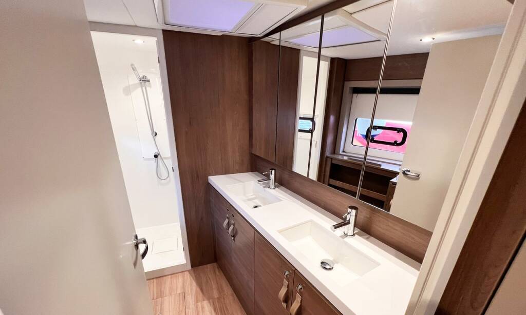Catamaran Bali 4.8 OW Honour