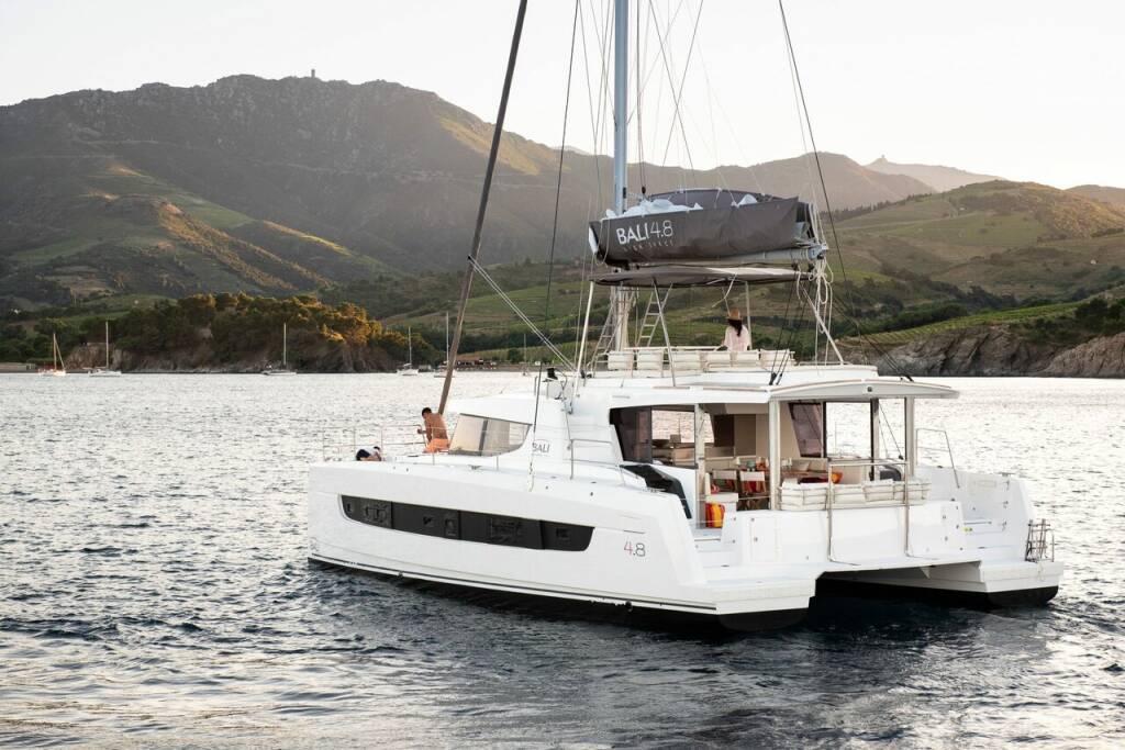 Katamaran Bali 4.8 Eagle