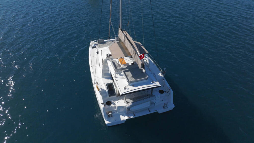 Katamaran Bali 4.8 Ediba Taurus