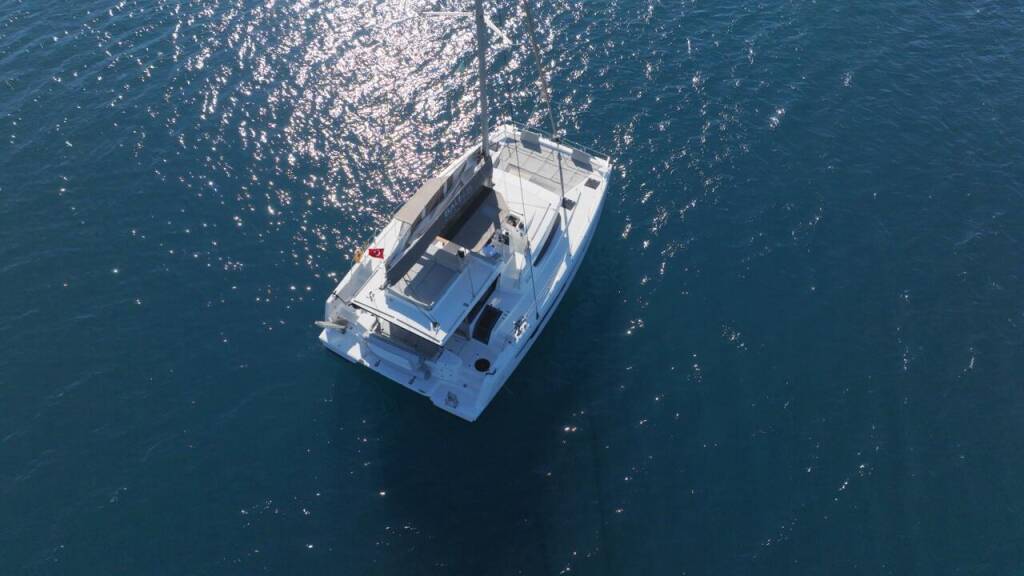 Katamaran Bali 4.8 Ediba Taurus