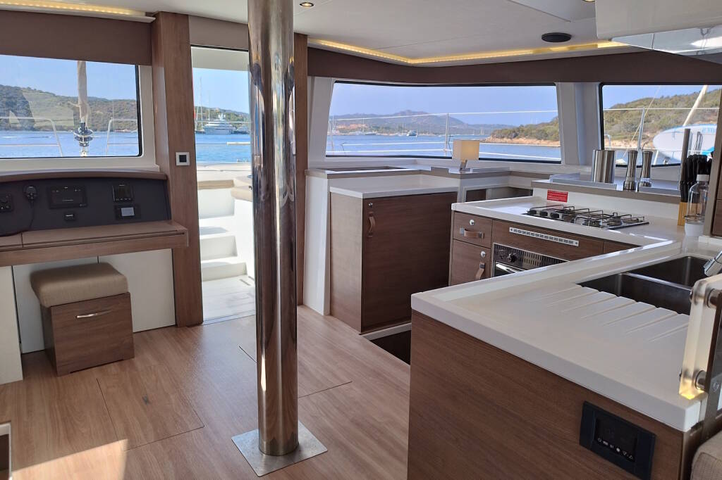 Catamaran Bali 4.8 Steno