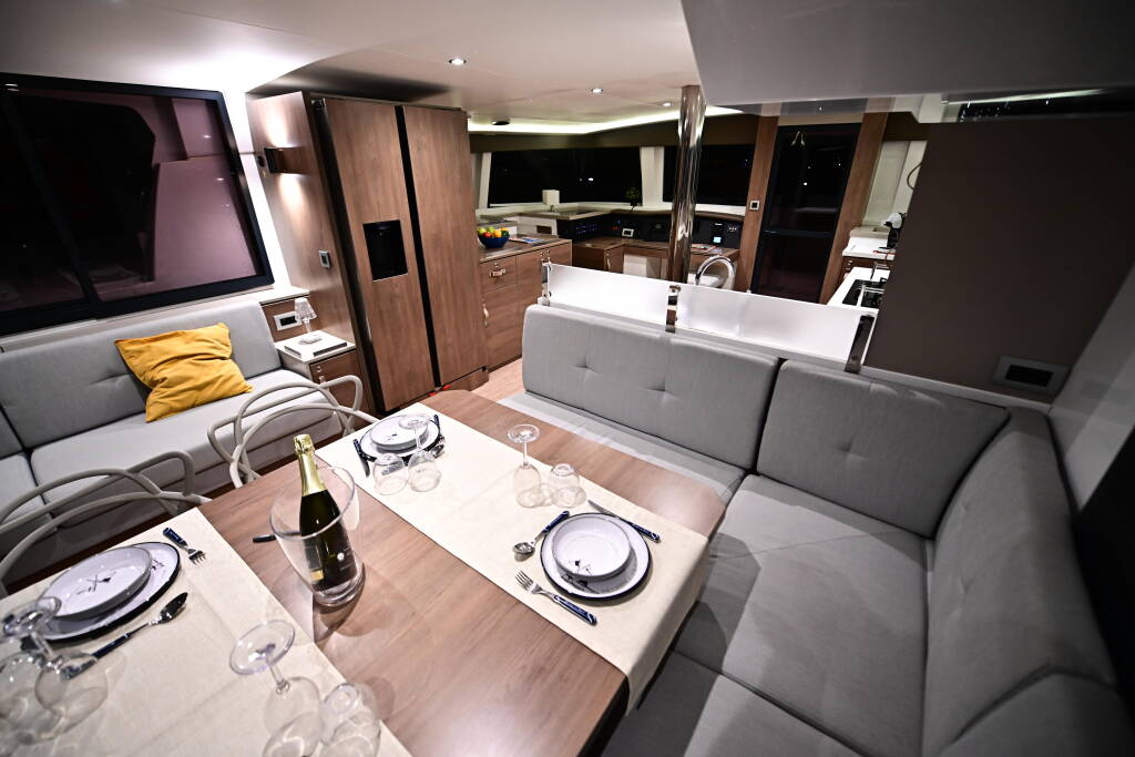 Katamaran Bali 4.8 Agatirno