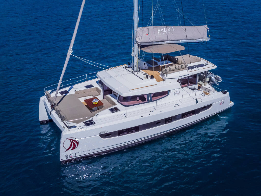 Katamaran Bali 4.8 Manul