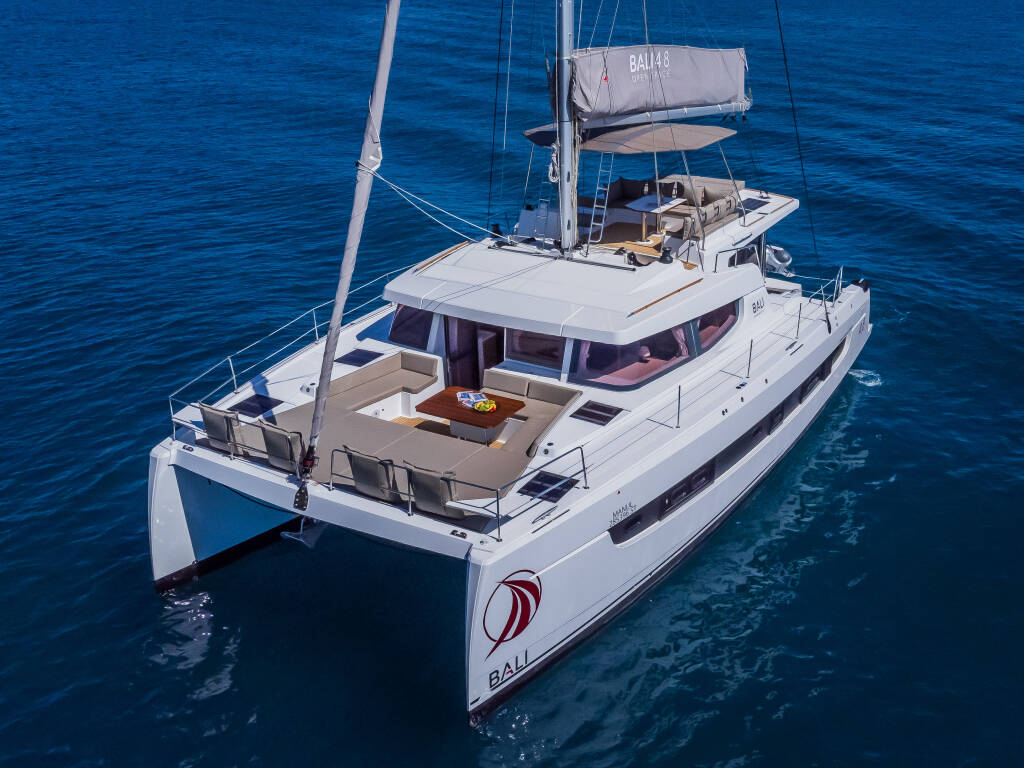 Katamaran Bali 4.8 Manul