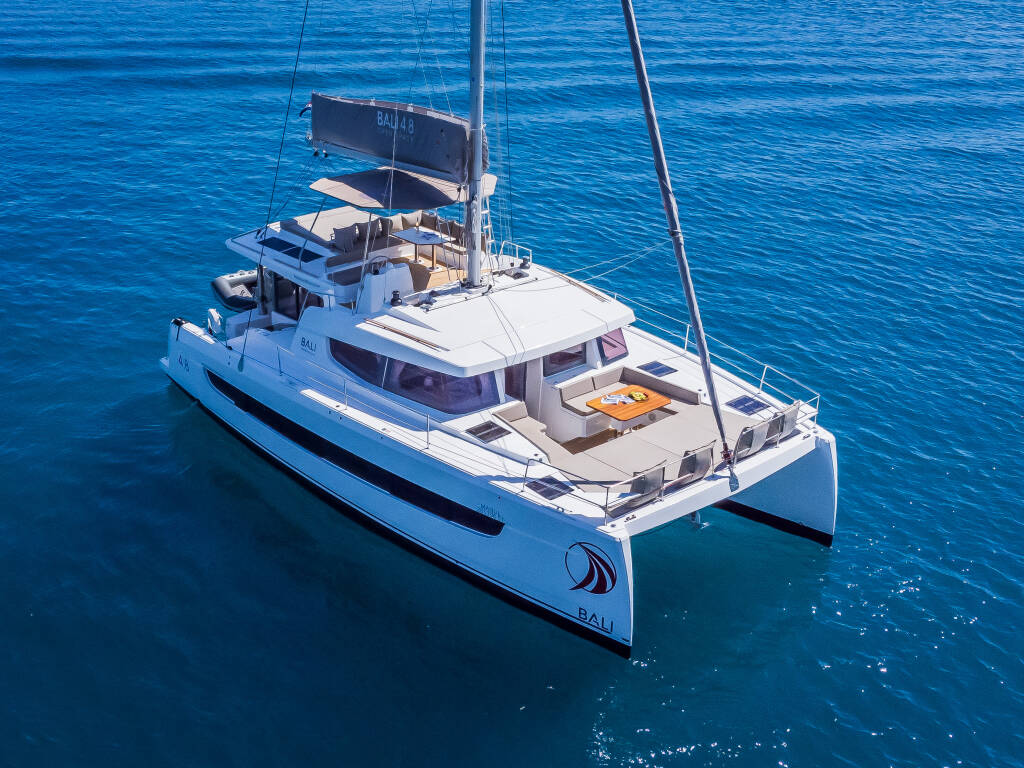 Katamaran Bali 4.8 Manul