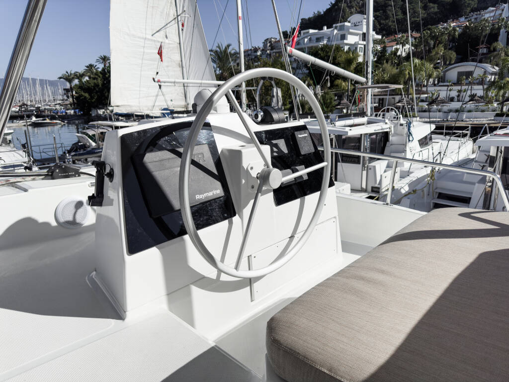 Catamaran Bali 4.8 Pagora
