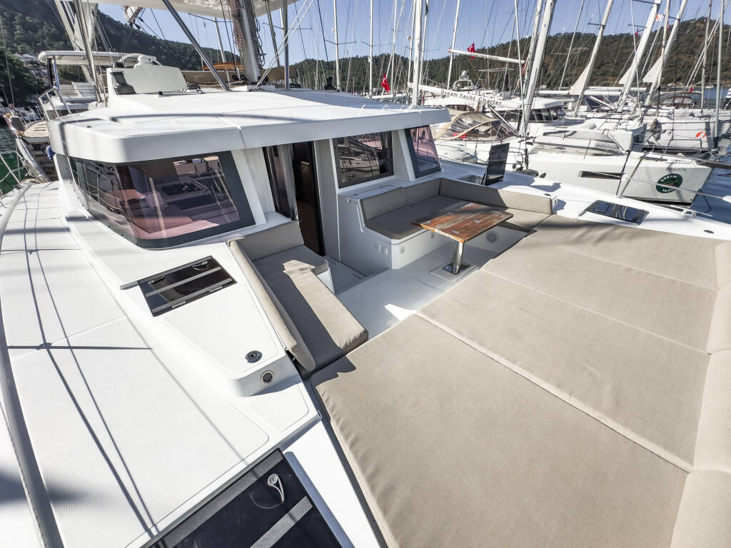 Catamaran Bali 4.8 Pagora