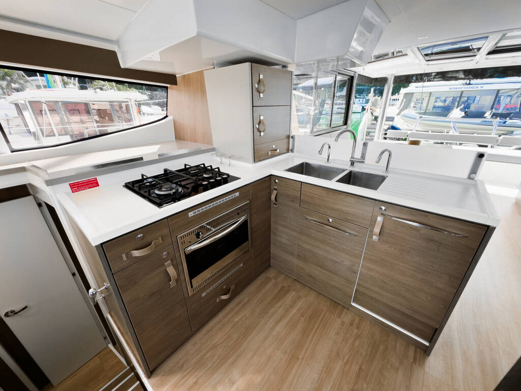 Catamaran Bali 4.8 Pagora