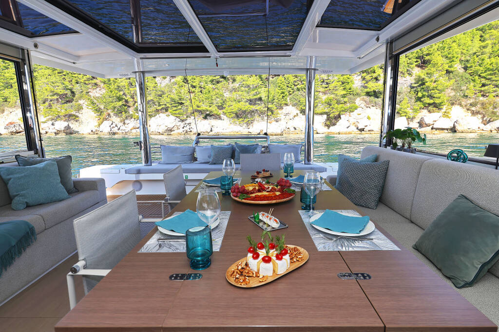 Katamaran Bali 5.4 Marea I