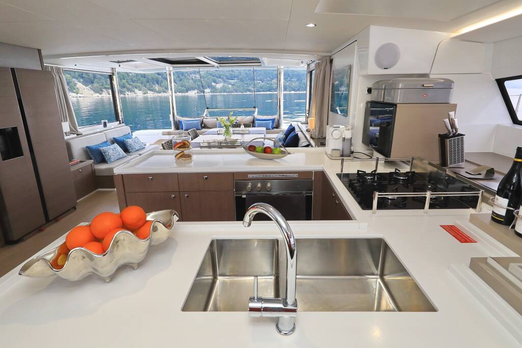Katamaran Bali 5.4 Marea I