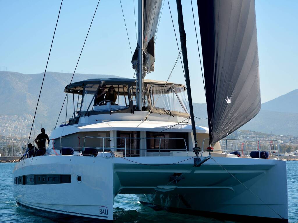 Katamaran Bali 5.4 Kos 54.Cat