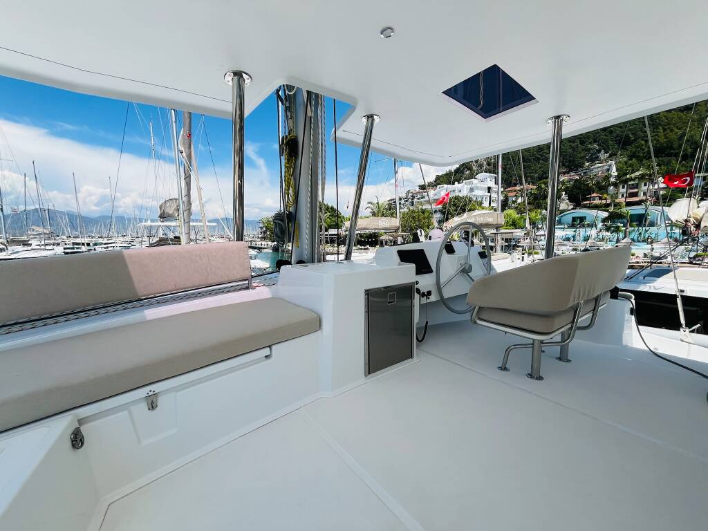 Catamaran Bali 5.4 La Brise 2