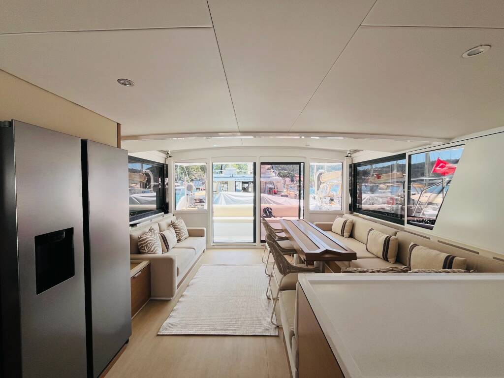 Catamaran Bali 5.4 La Brise 2