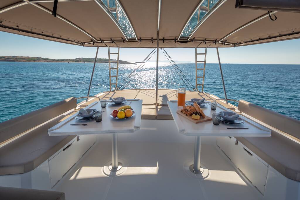 Catamaran Bali 5.4 License to Chill (crewed)