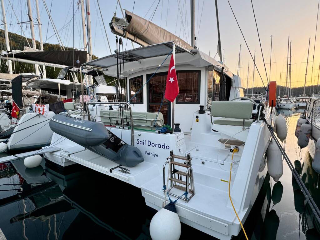 Katamaran Bali Catsmart Sail Dorado