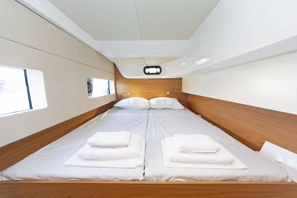 Katamaran Bali Catsmart First Whisper