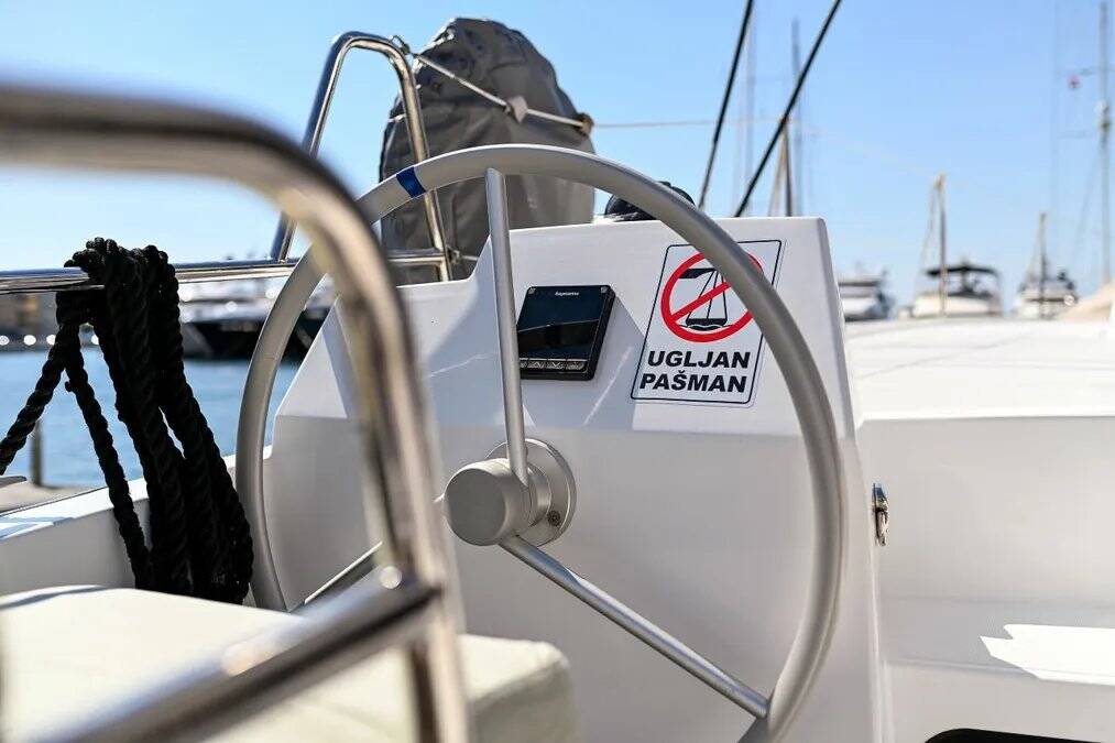 Katamaran Bali Catsmart Rose Sunset V