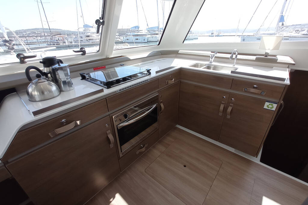 Catamaran Bali Catspace Sailin