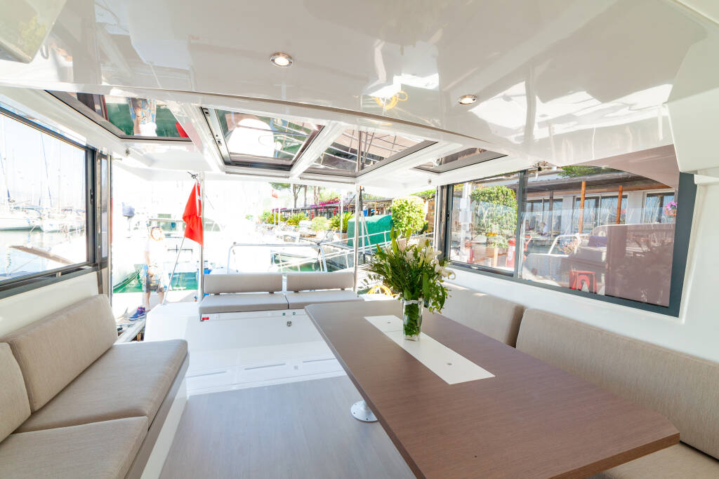 Katamaran Bali Catspace Sail Solaris