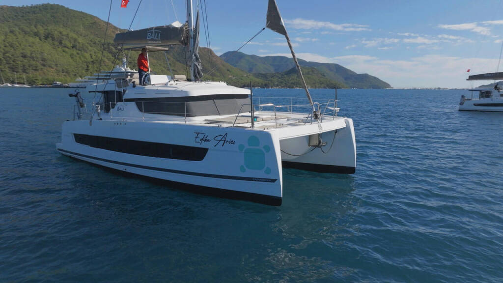 Catamaran Bali Catspace Ediba Aries