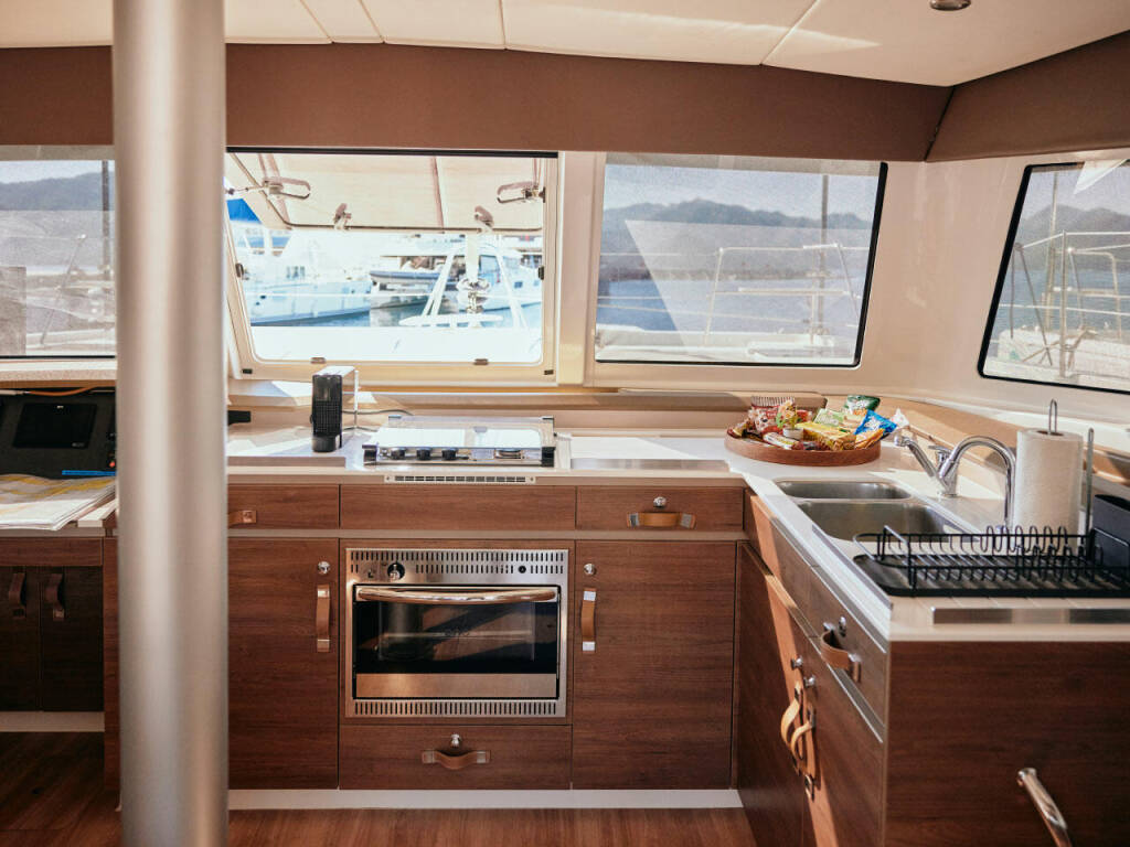 Catamaran Bali Catspace Ediba Aries
