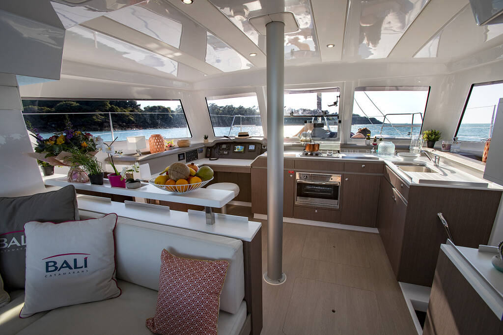 Catamaran Bali Catspace Viola