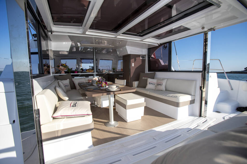 Catamaran Bali Catspace Viola