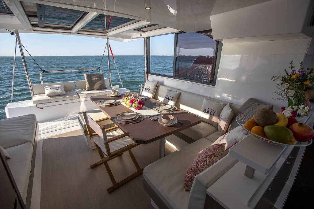 Catamaran Bali Catspace Viola
