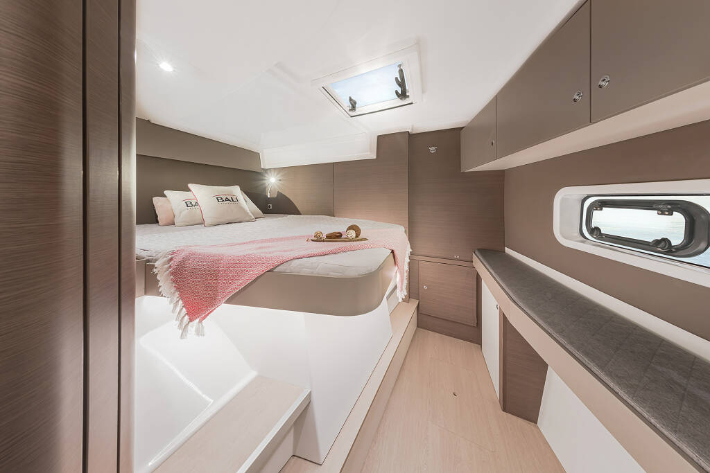 Catamaran Bali Catspace Viola