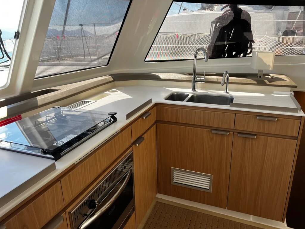Katamaran Bali Catspace Kos 40